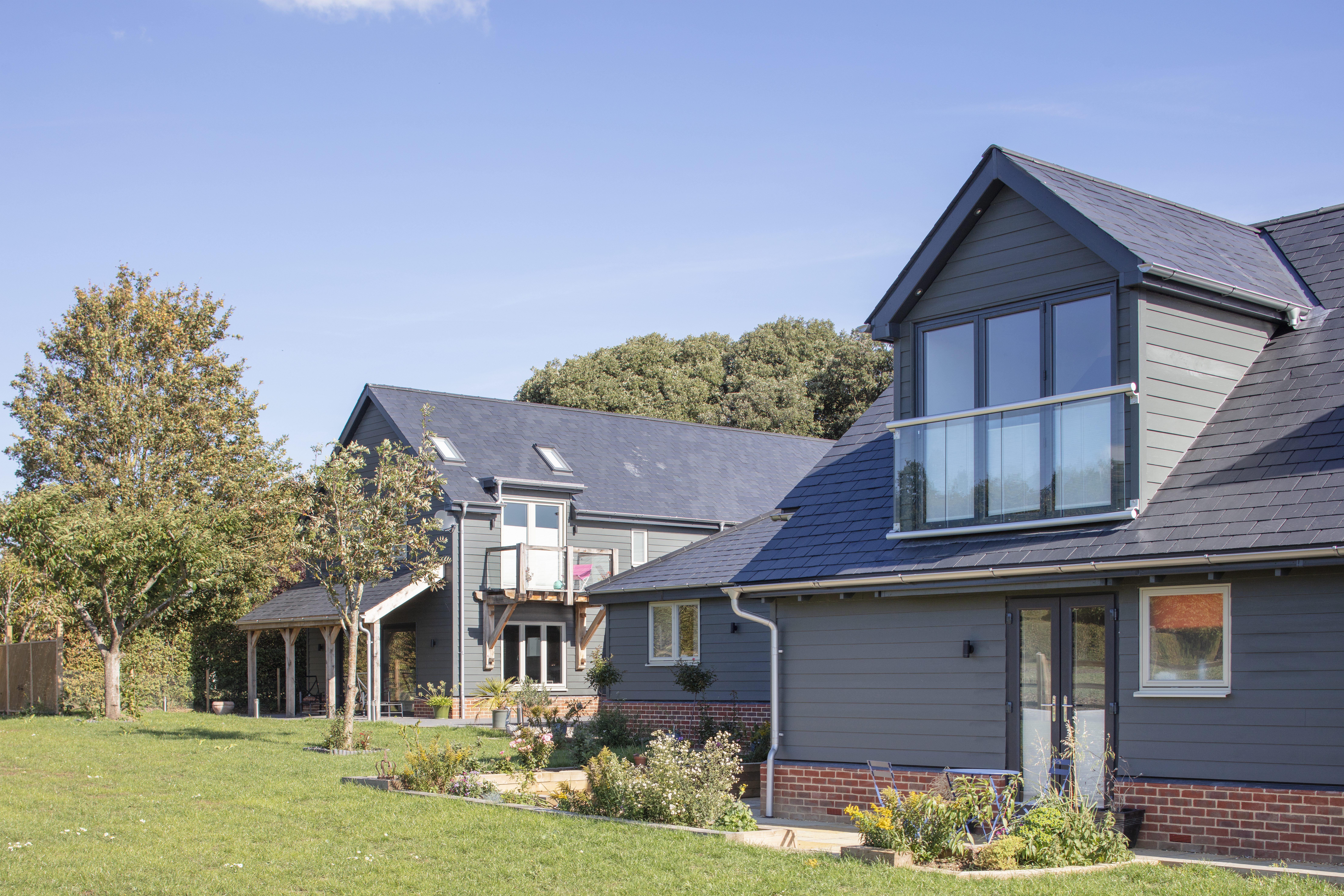 Hardie® Plank: Low maintenance weatherboard wraps luxury, countryside retreat